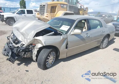 2004 Lincoln Town Car Signature from USA, damaged, VIN 1LNHM81W04Y641354